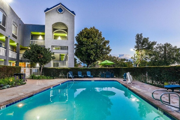 SureStay Hotel by Best Western Ontario Airport image 2